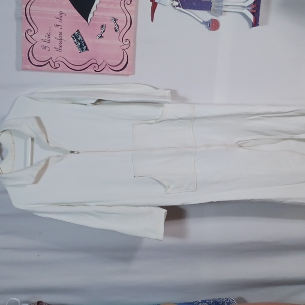 Lady's gown pajamas size L in a beautiful white cotton polyester